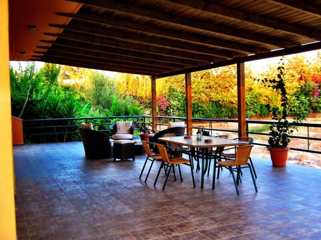 העיירה רתימנו Chrissas Apartments מראה חיצוני תמונה
